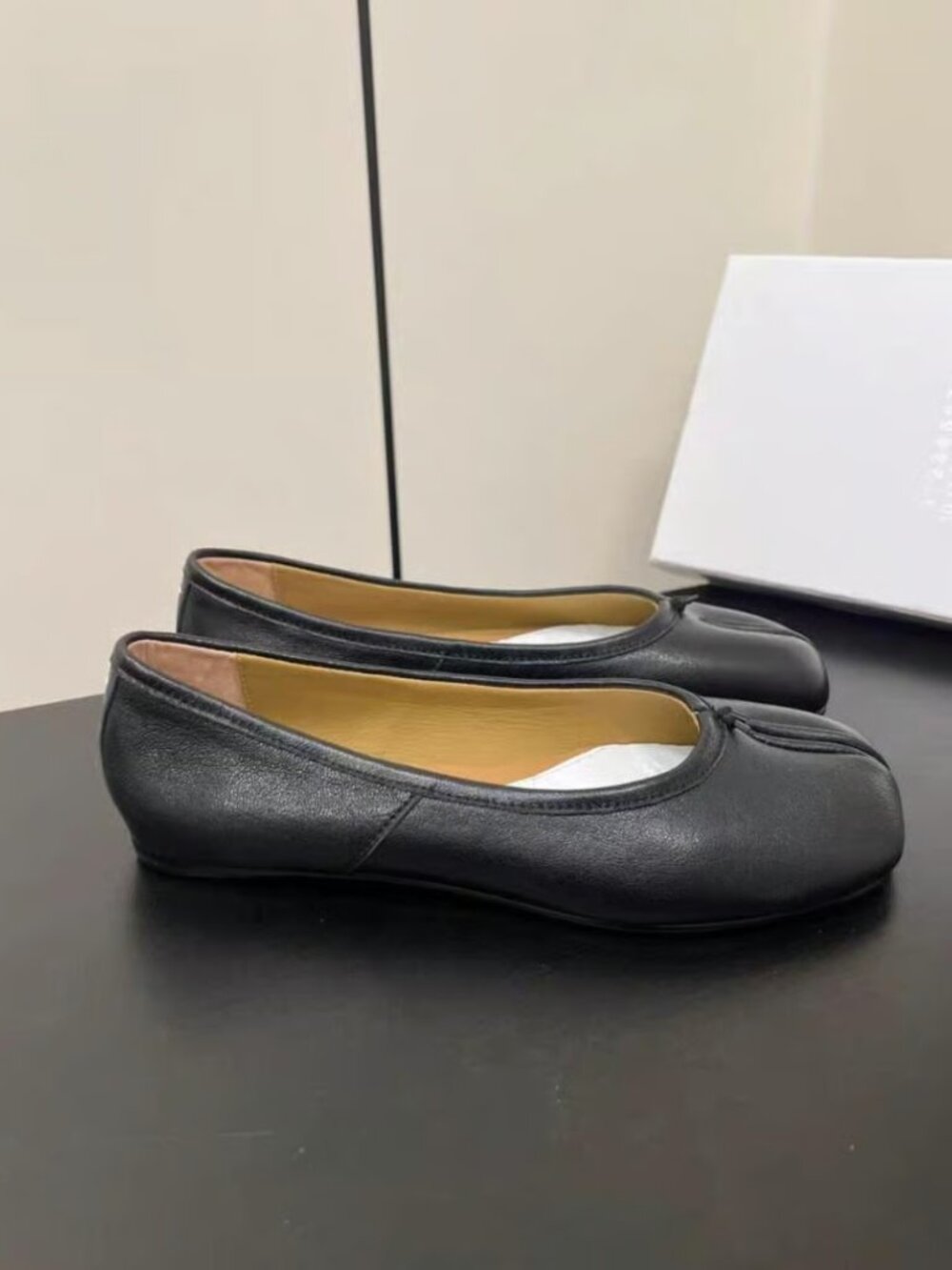 Maison Margiela Black Leather Tabi Loafers - With Original Box - Picture 2 of 9